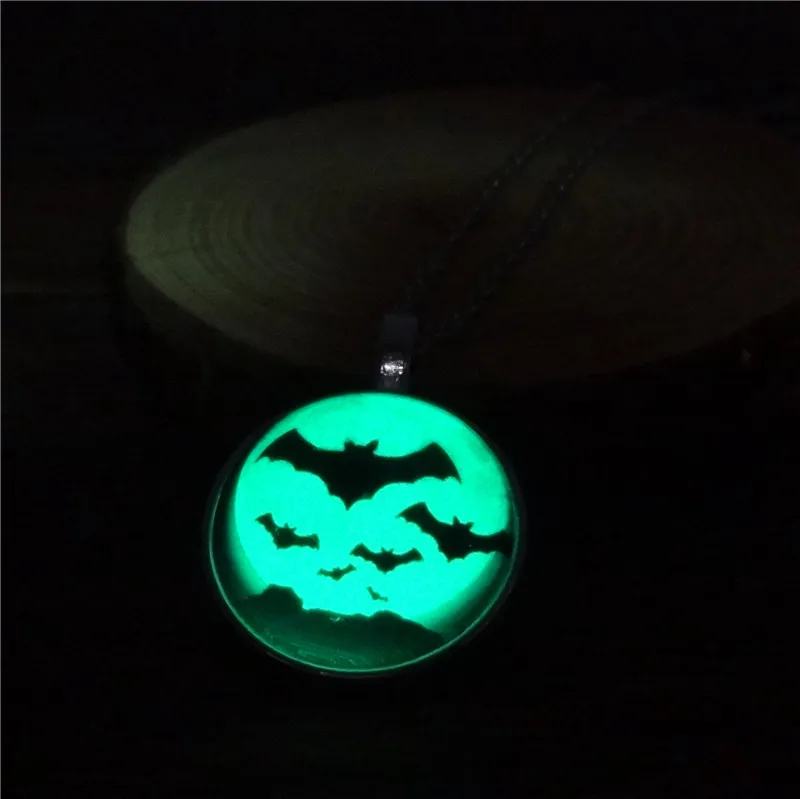 XUSHUI XJ Petrecere de Halloween Stralucitoare Bijuterii Bat Pandantiv de Sticlă Neckalce strălucire în întuneric Negru Lung Lanț Neckalces pentru Femei Cadouri Imagine 0